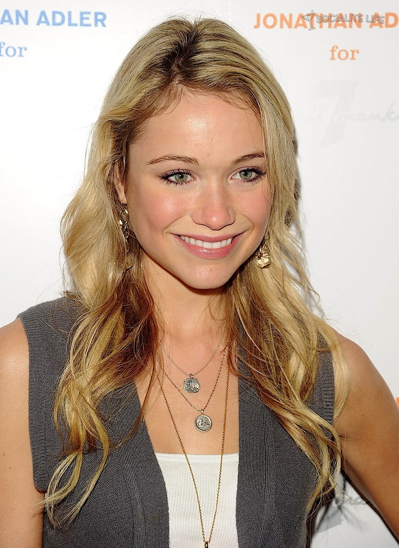 Katrina bowden фото