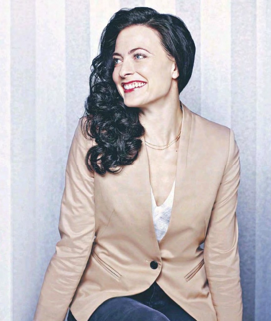 Lara Pulver Images