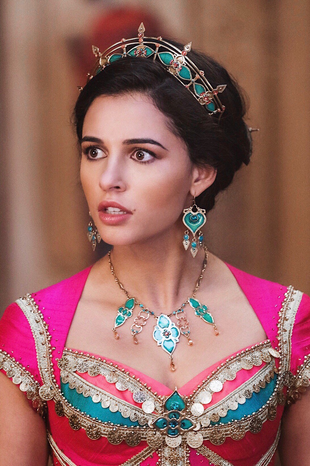 Наоми Скотт Naomi Scott фото Naomi Scott Aladdin Stills