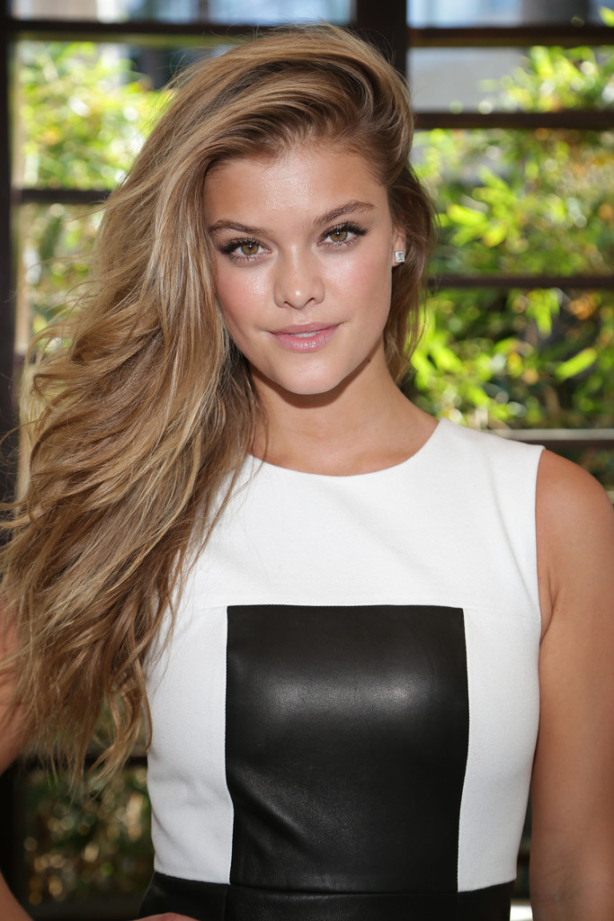 Nina agdal фото