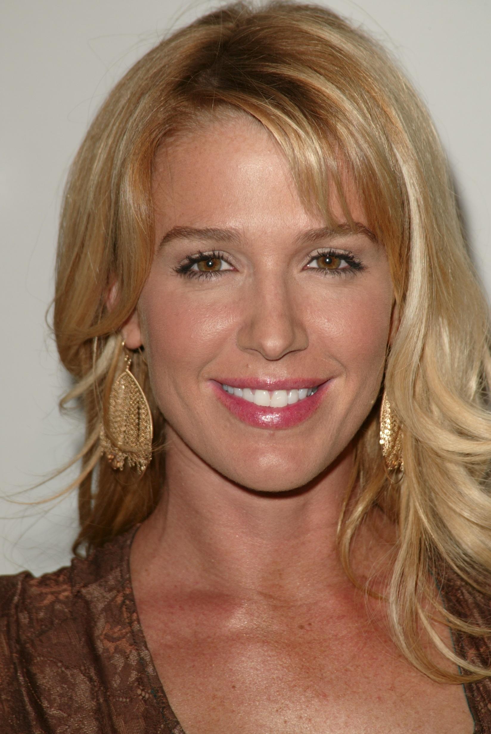 Next photo of Poppy Montgomery