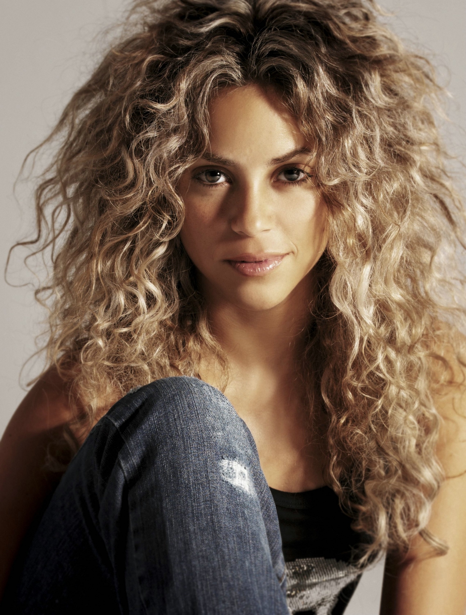 http://www.theplace.ru/archive/shakira_mebarak/img/shakirasuperiorpicso.jpg