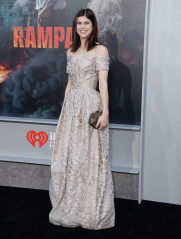 Alexandra Daddario - “Rampage” Premiere in Los Angeles фото №1059585