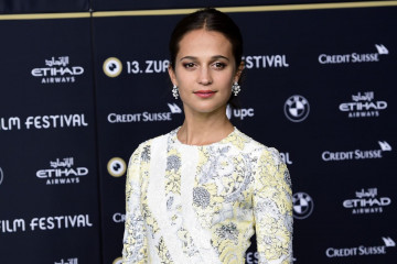 Alicia Vikander – “Euphoria” Premiere in Zurich  фото №999379