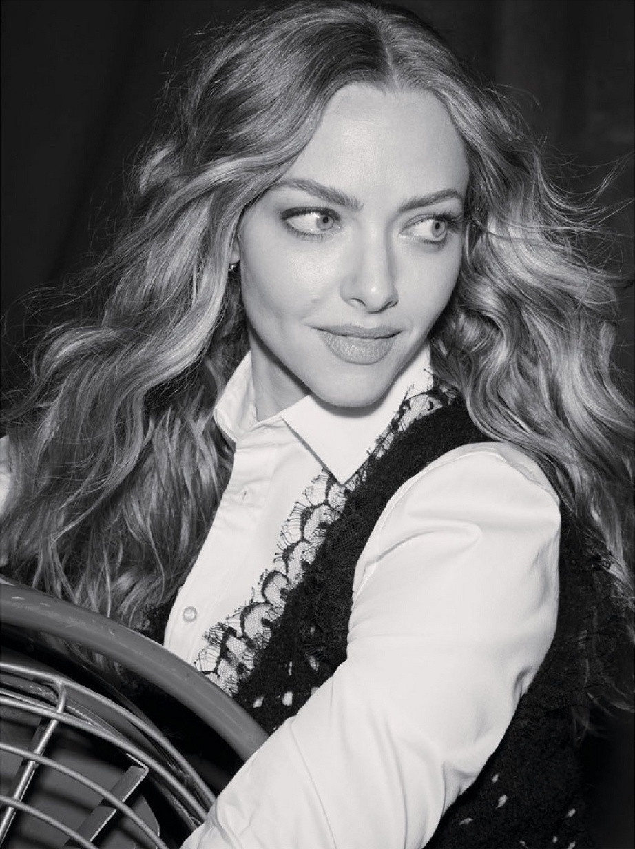 amanda seyfried june 2022