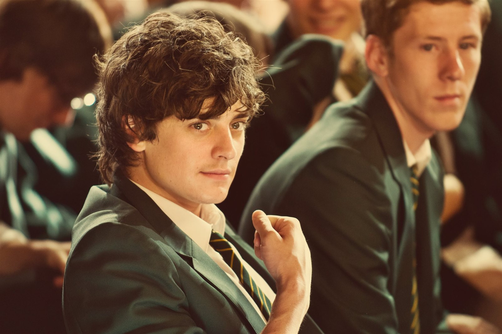 Анайрин Барнард (Aneurin Barnard)