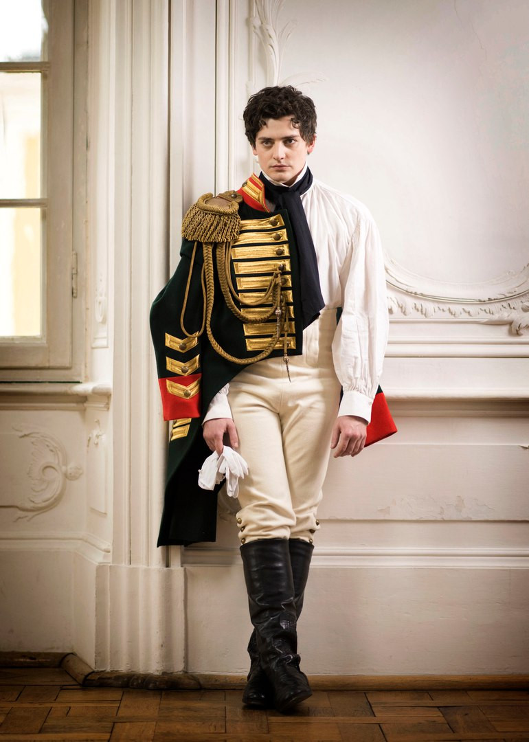 Анайрин Барнард (Aneurin Barnard)