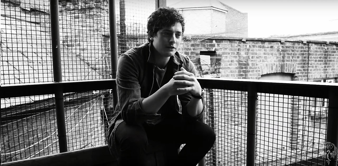 Анайрин Барнард (Aneurin Barnard)