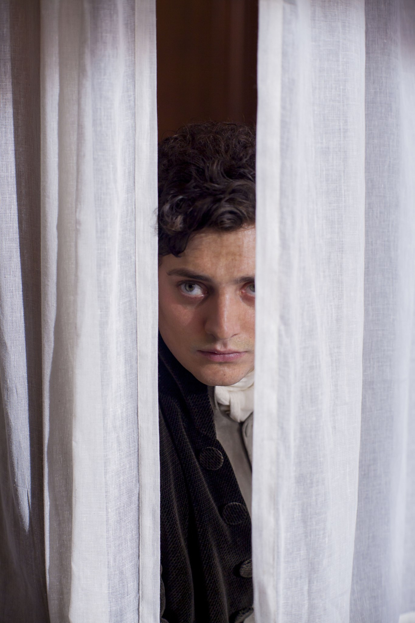 Анайрин Барнард (Aneurin Barnard)