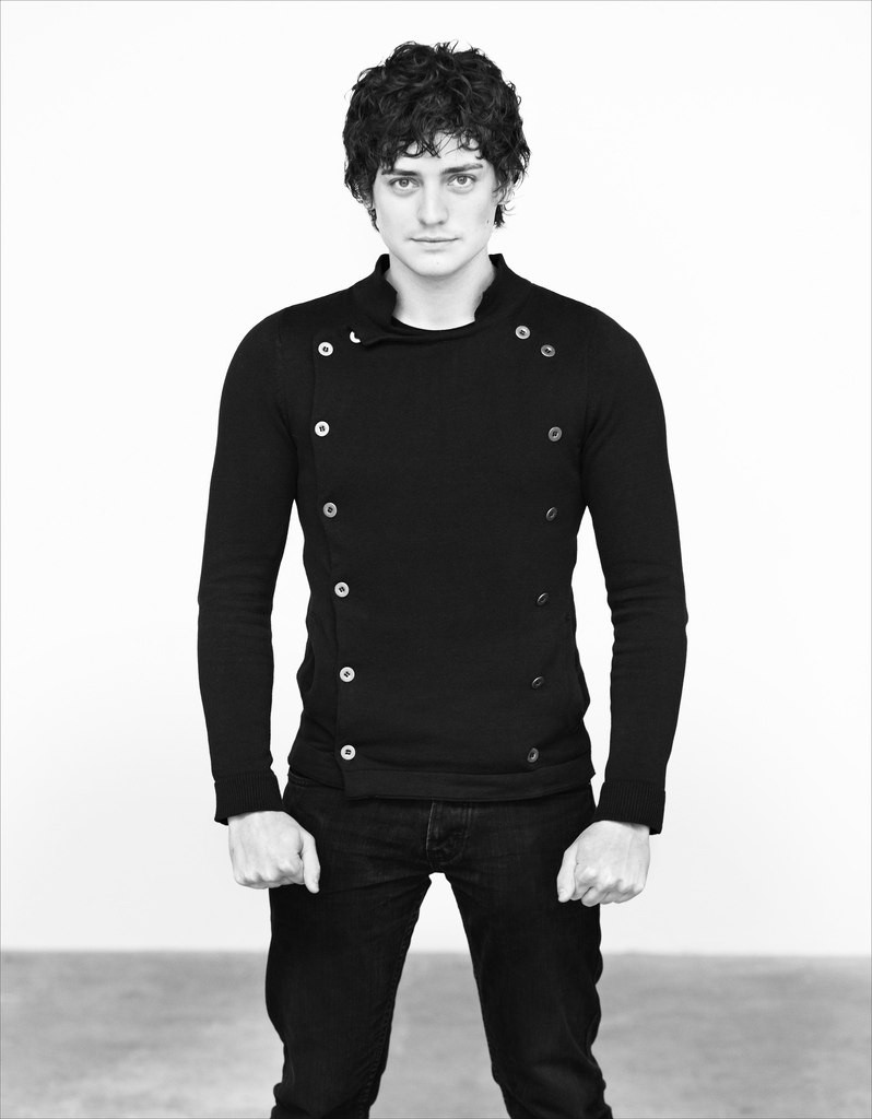 Анайрин Барнард (Aneurin Barnard)