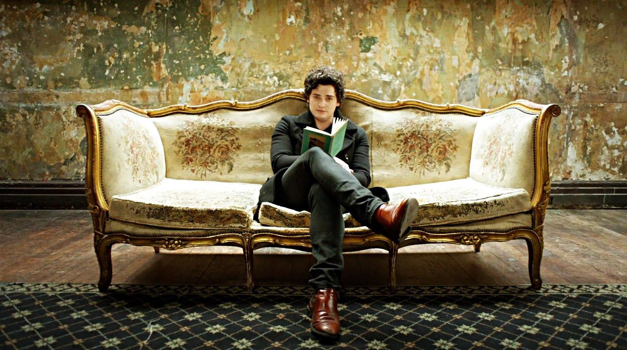 Анайрин Барнард (Aneurin Barnard)