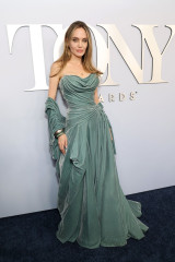 Angelina Jolie at 77th Tony Awards in New York фото №1397324