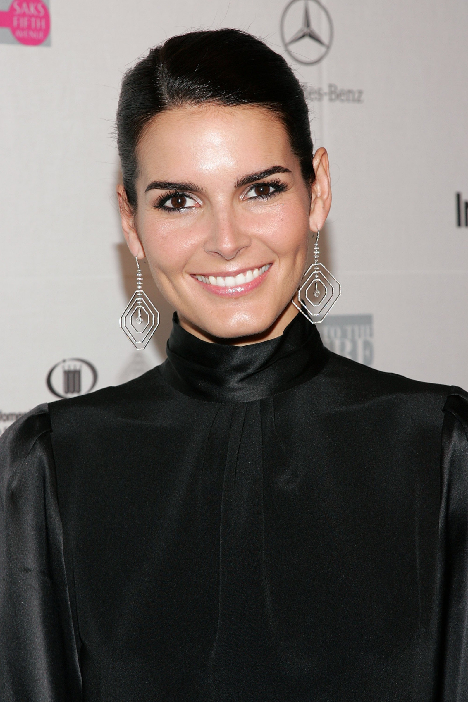 Энджи Хэрмон (Angie Harmon)