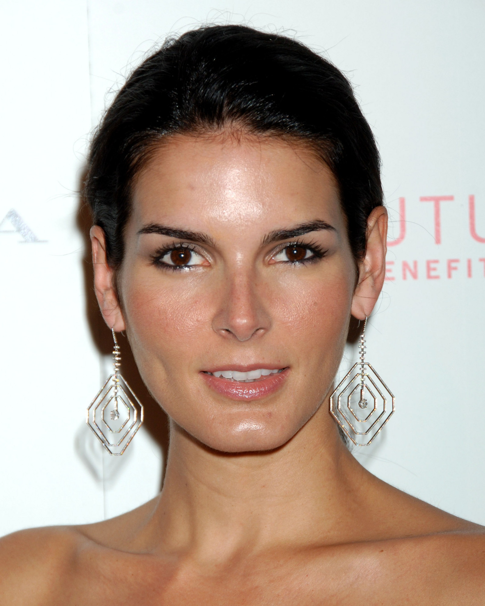 Энджи Хэрмон (Angie Harmon)