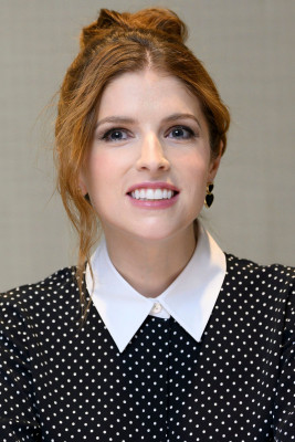 Anna Kendrick – “Trolls World Tour” Photocall in Glendale фото №1245395