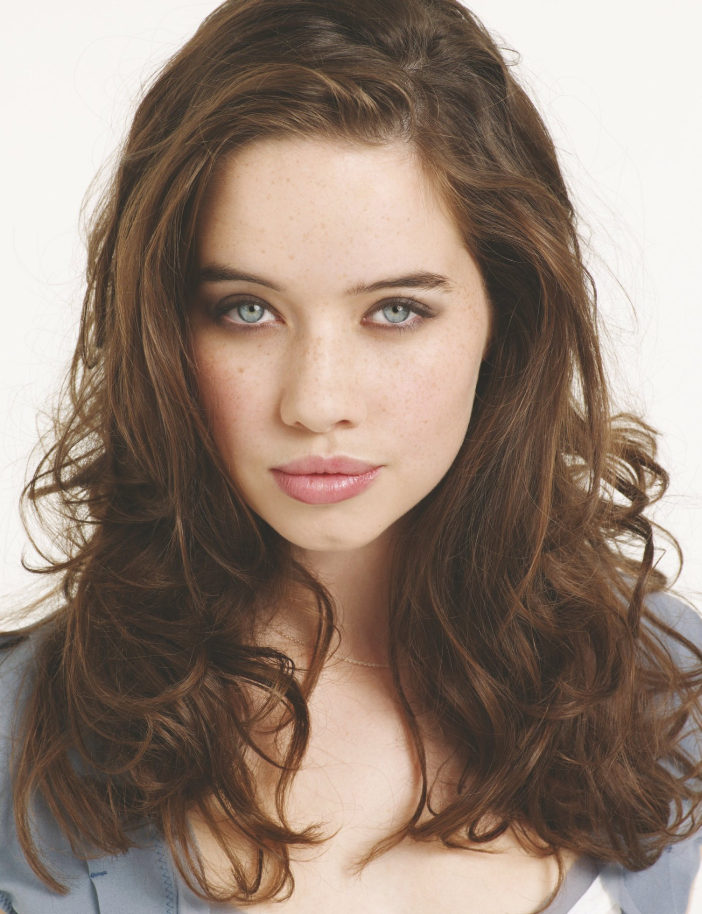 Анна Попплуэлл (Anna Popplewell)