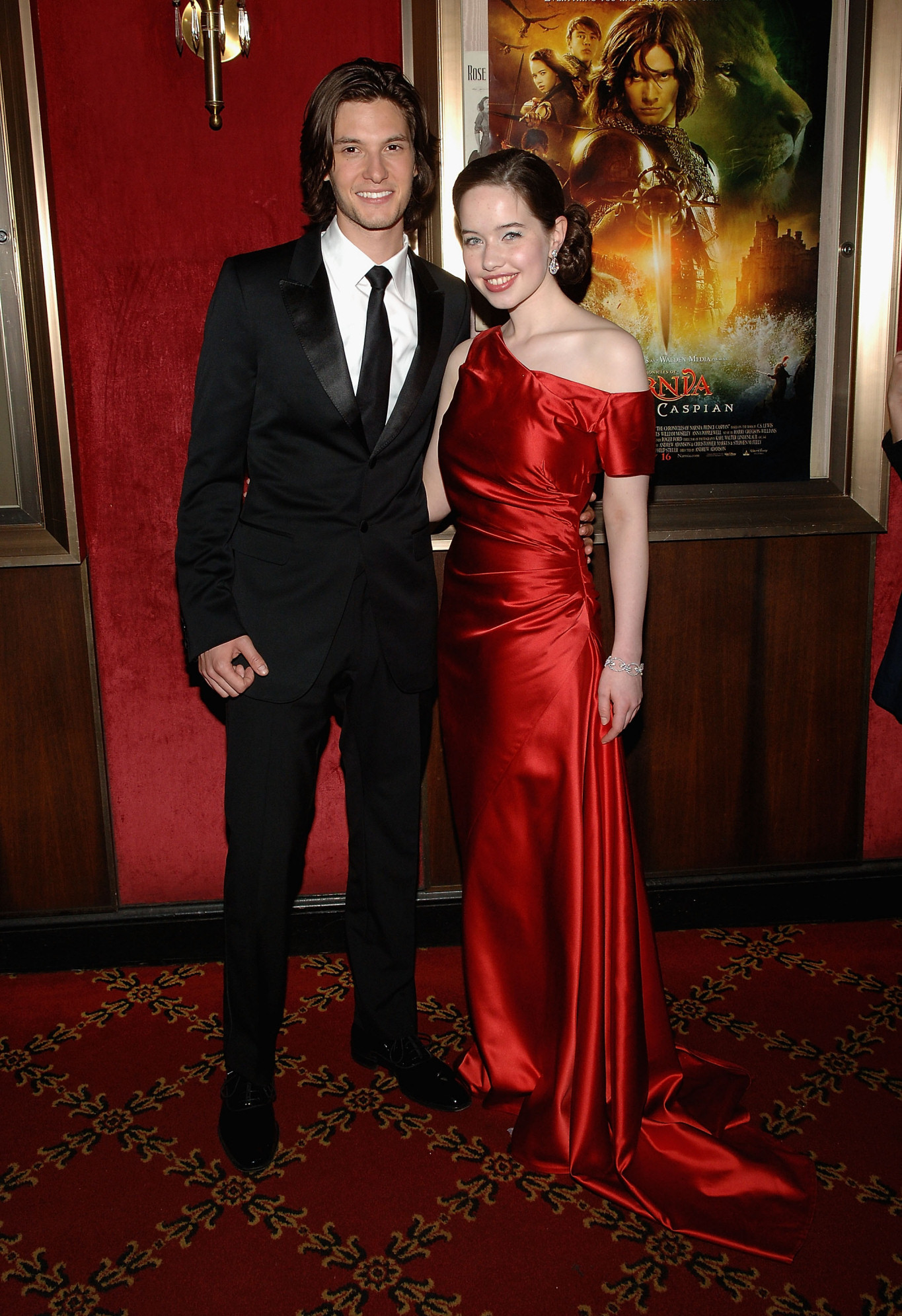 Анна Попплуэлл (Anna Popplewell)