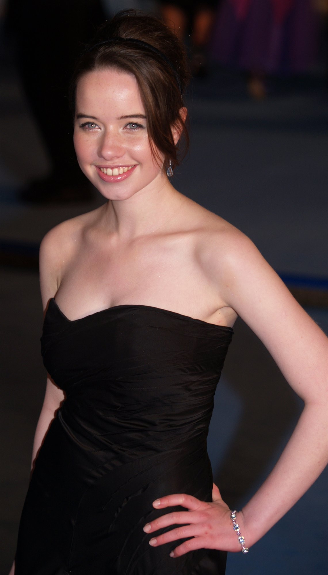 Анна Попплуэлл (Anna Popplewell)