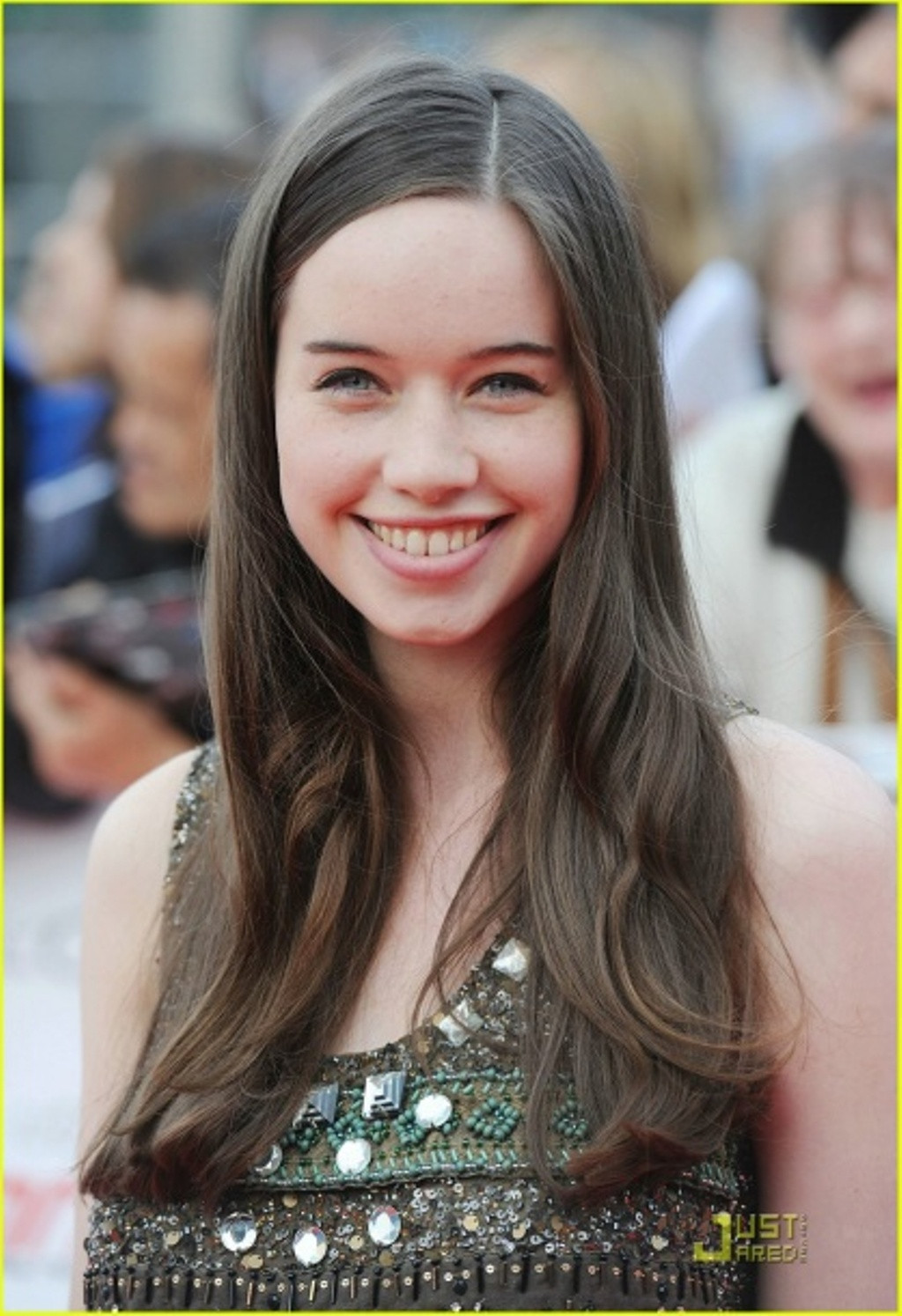 Анна Попплуэлл (Anna Popplewell)