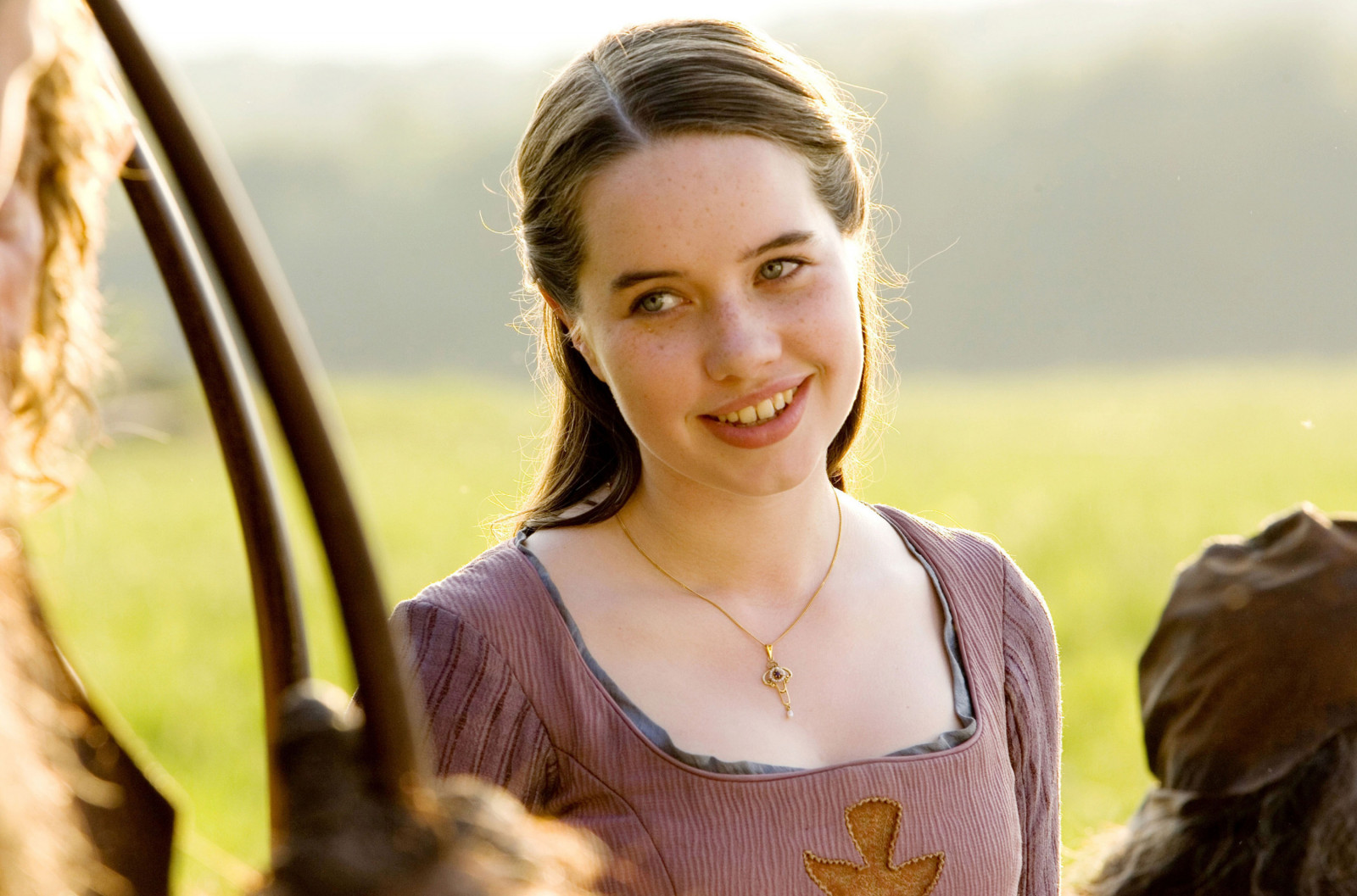 Анна Попплуэлл (Anna Popplewell)