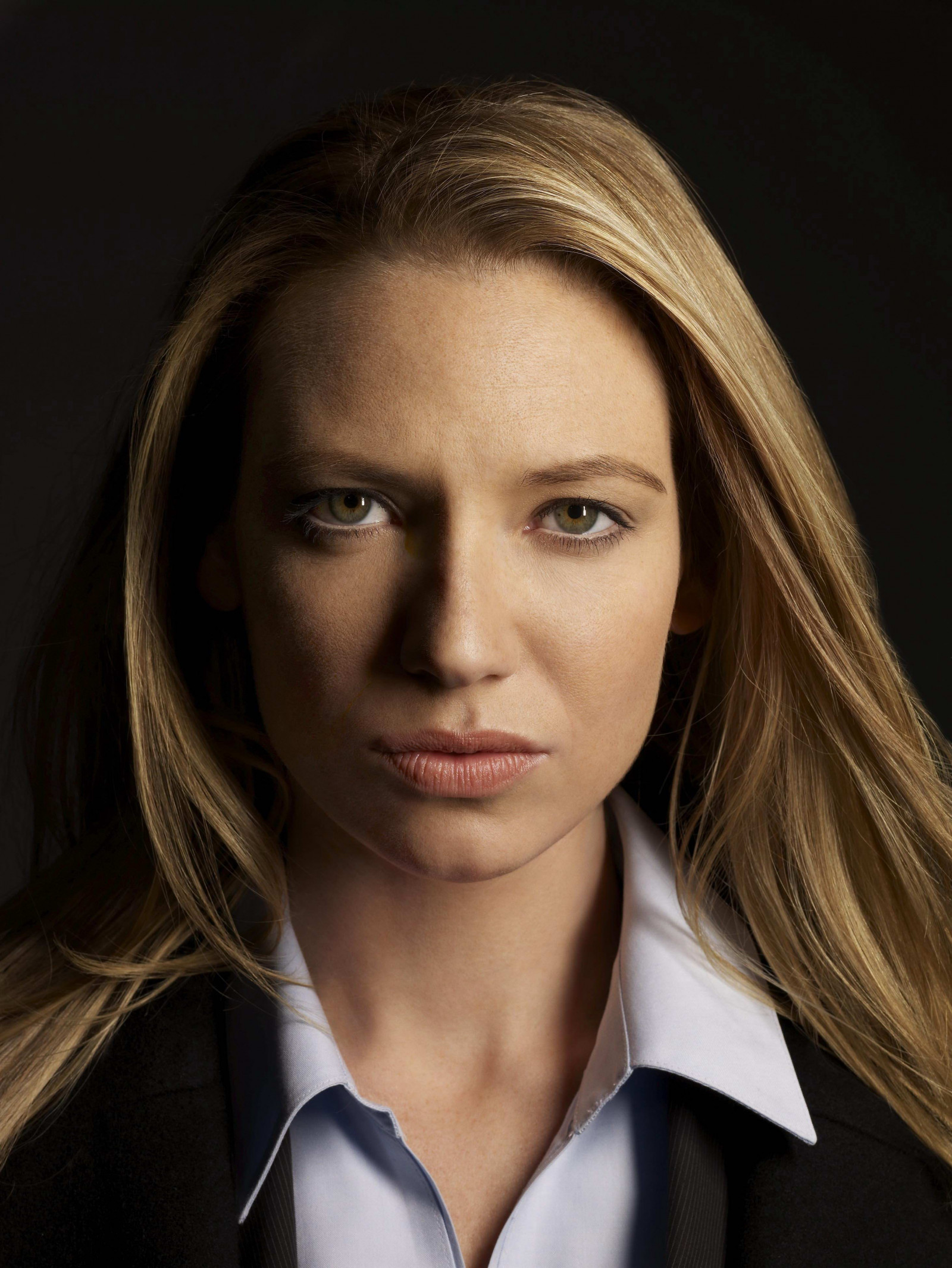 Анна Торв (Anna Torv)