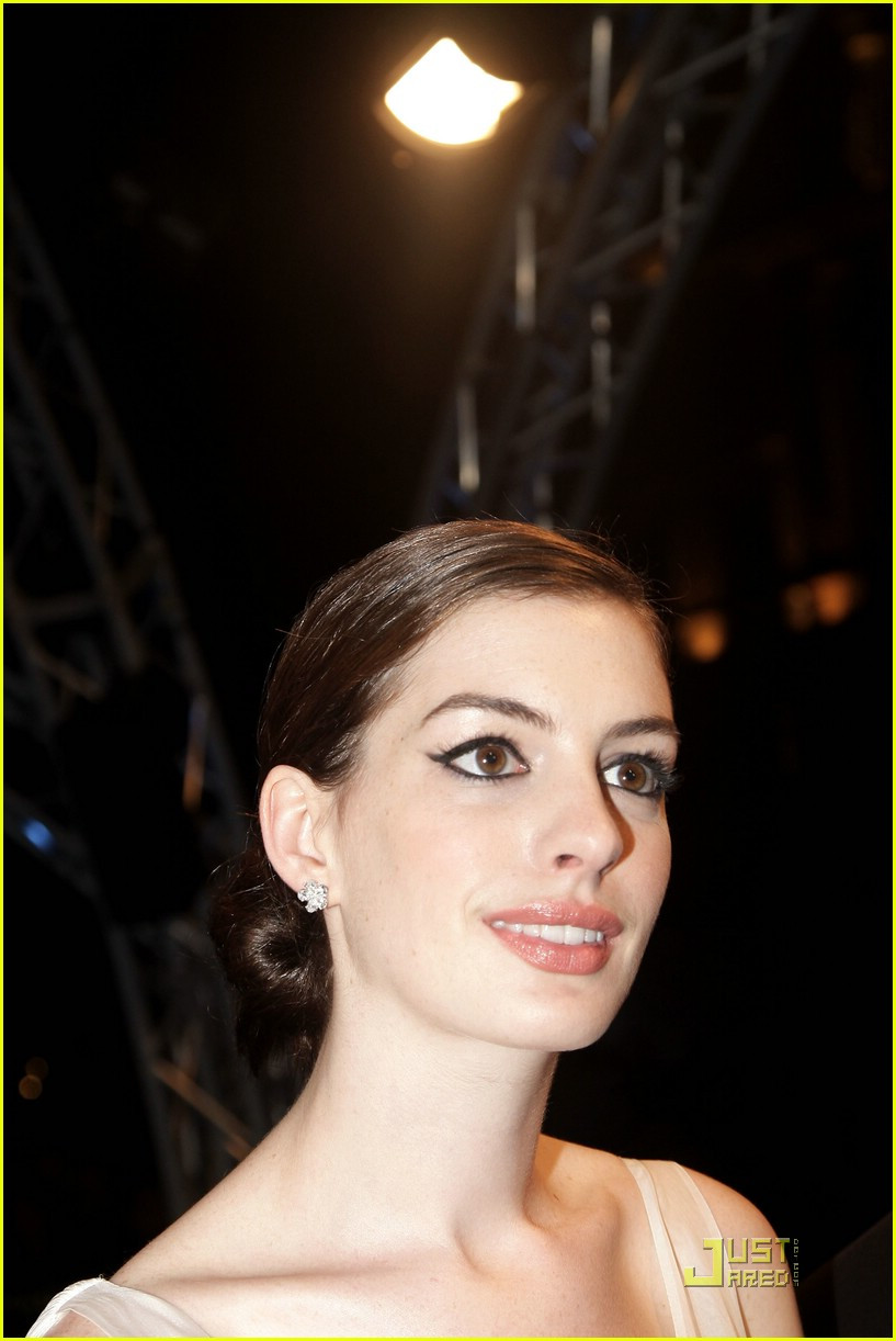 Энн Хэтэуэй (Anne Hathaway)