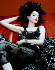 Anne Hathaway for V Magazine China Summer 2024 фото №1395875