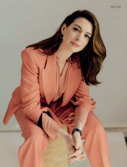 ANNE HATHAWAY in Psychologies Magazine, UK January 2020 фото №1234534