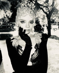 Anya Taylor-Joy – Vanity Fair Oscar Party Photoshoot March 2024 фото №1391184