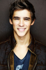 Brenton Thwaites фото №596692