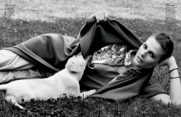 Bridget Hall ~ Elle Italia November 2009 by Matt Jones фото №1392082