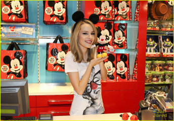 Bridgit Mendler фото №696407