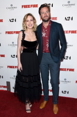 Brie Larson – “Free Fire” Movie Premiere in Los Angeles  фото №955871