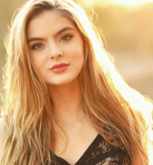 Brighton Sharbino – Social Media Pics фото №1059311