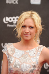 Brittany Snow фото №382660