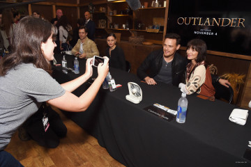 Caitriona Balfe - New York Comic Con - Signing 10/06/18 фото №1206023