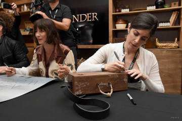 Caitriona Balfe - New York Comic Con - Signing 10/06/18 фото №1206026