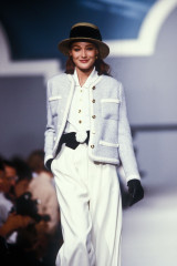 Carla Bruni for Chanel SS 1989 by Victor Virgile фото №1399520