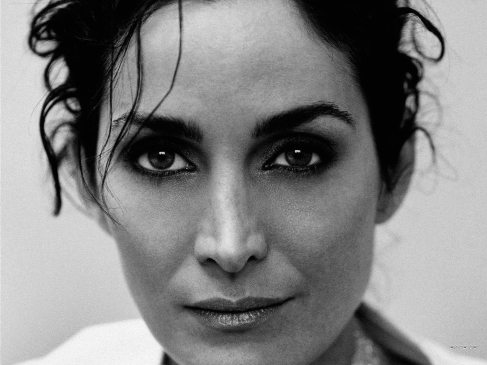 Кэрри Энн Мосс (Carrie Anne Moss)