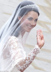 Catherine, Duchess of Cambridge фото №414434