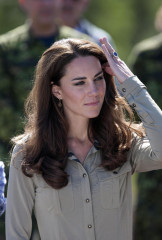 Catherine, Duchess of Cambridge фото №420307