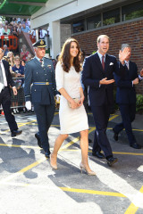 Catherine, Duchess of Cambridge фото №425323