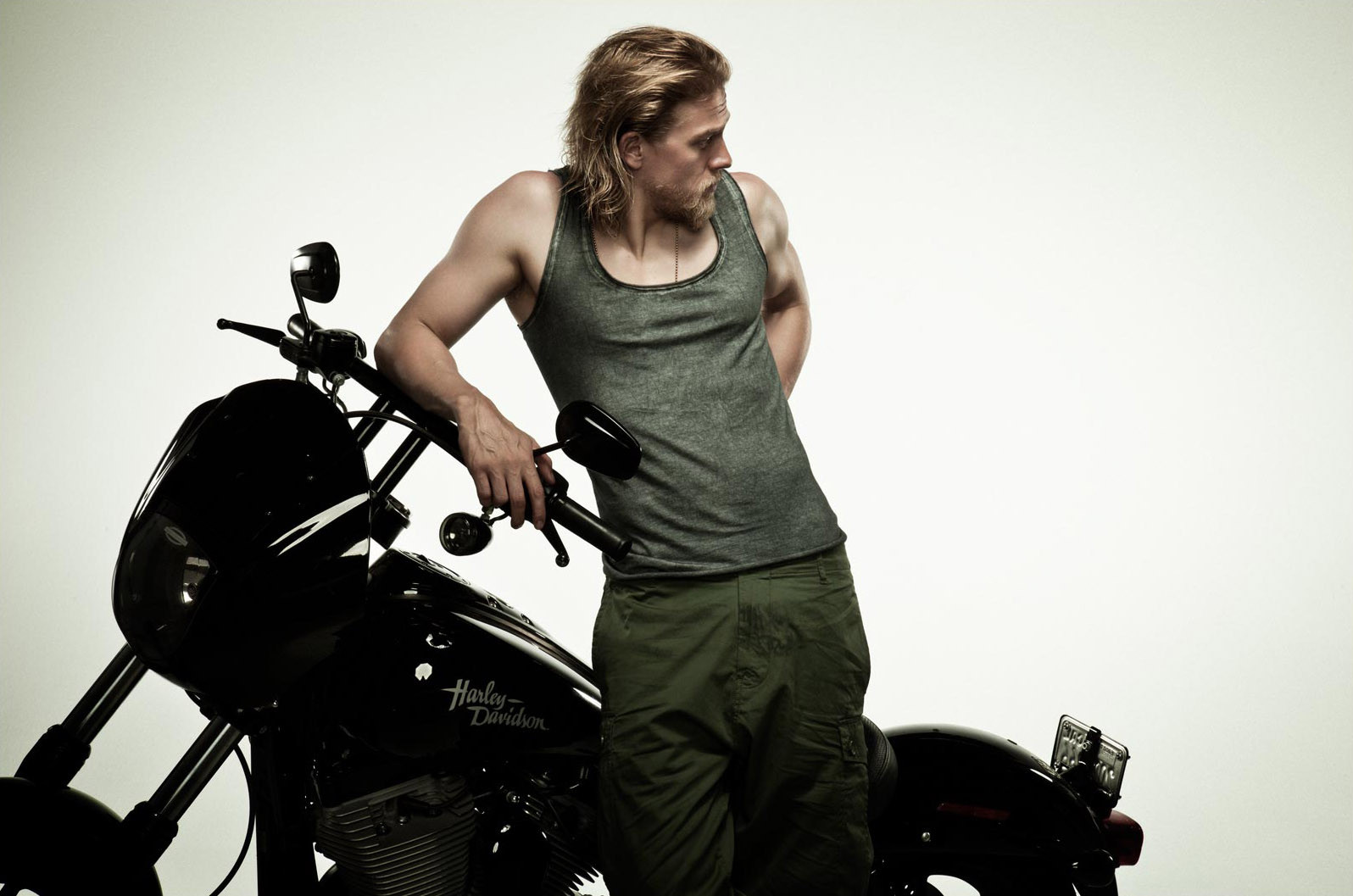 Чарли Ханнэм (Charlie Hunnam)