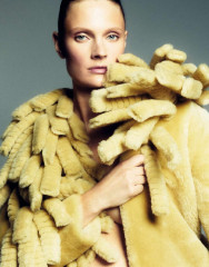 Constance Jablonski ~ Harper's Bazaar España November 2024 by Xavi Gordo фото №1404803