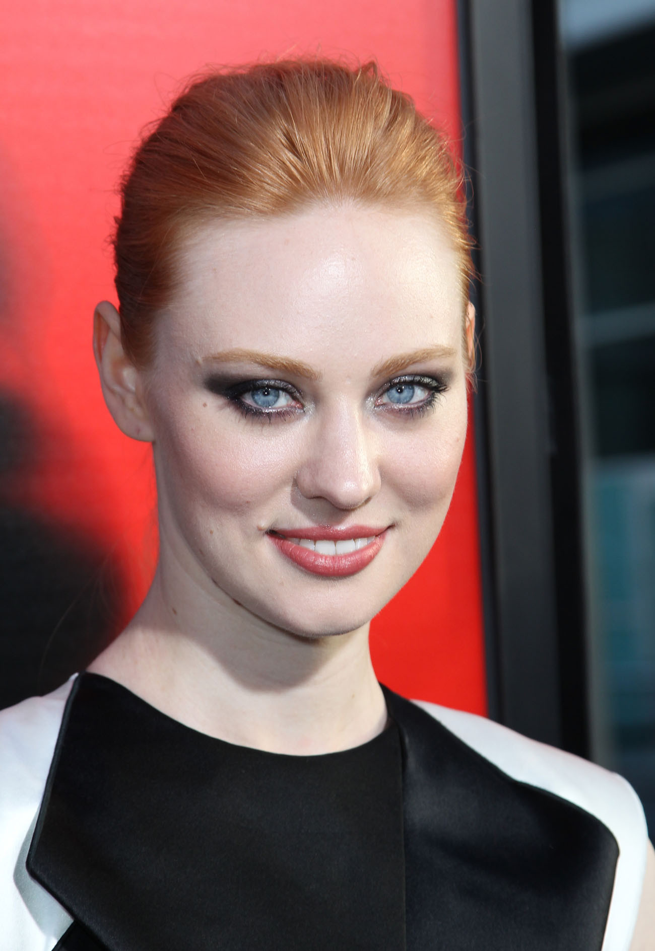 Дебора Энн Уолл (Deborah Ann Woll)