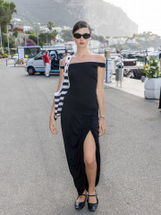 Deva Cassel – Jacquemus “La Casa” Cruise in Capri  фото №1397090