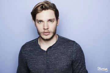 Dominic Sherwood фото №946559