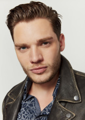 Dominic Sherwood фото №987195