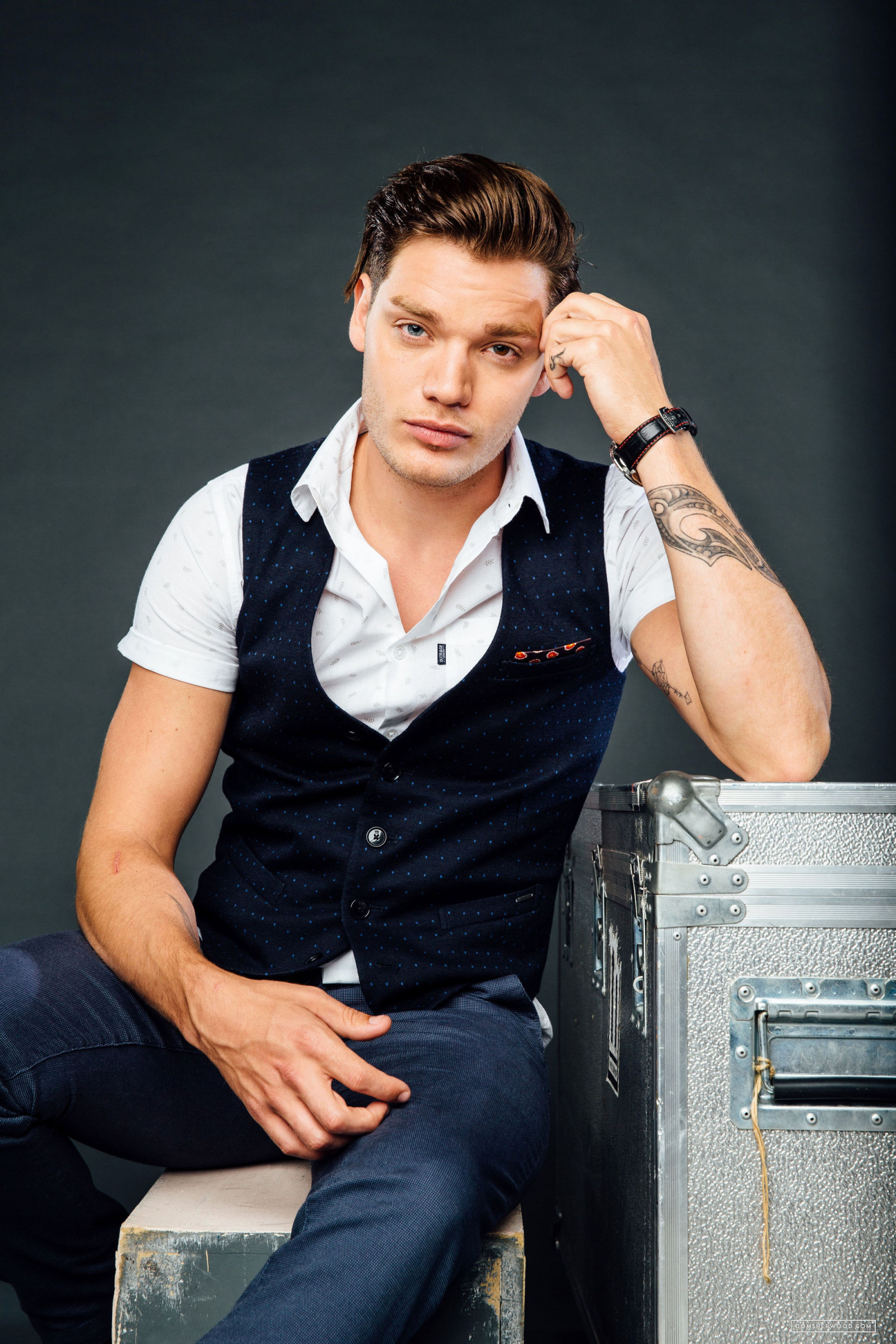 Доминик Шервуд (Dominic Sherwood)