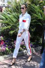 Doutzen Kroes Arrives at L’Oreal Beach in Cannes  фото №1121886